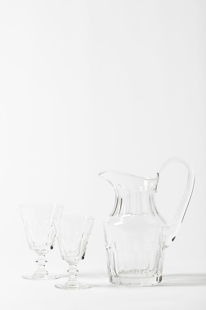 Crystal wine goblet. The Caton glasses from Saint-Louis date back to 1877.