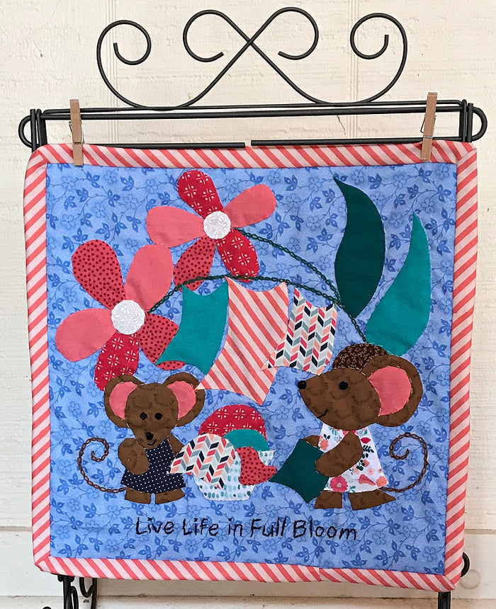 Suzy's Table Runner Series- Full Bloom