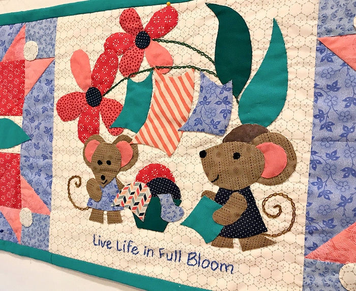 Suzy's Table Runner Series- Full Bloom